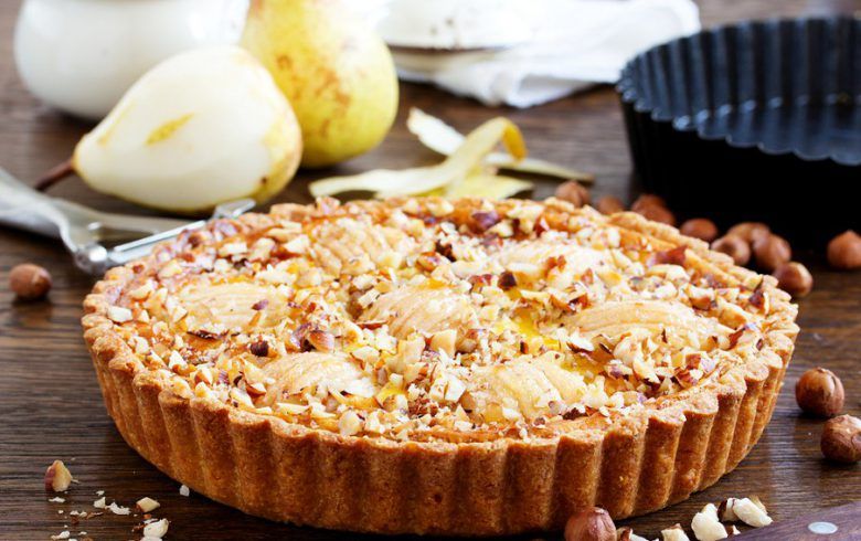 Пирог с грушей, маскарпоне и орехами